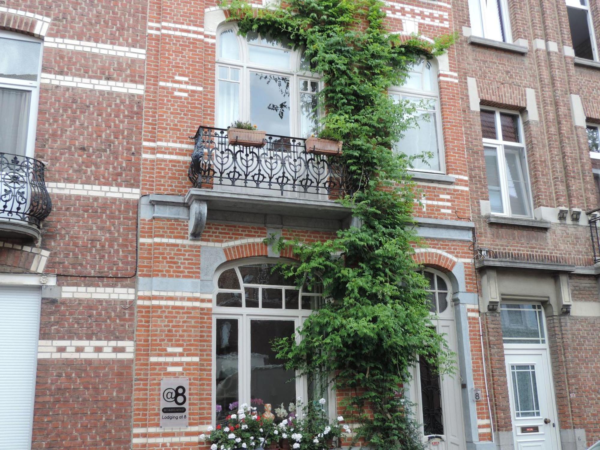 B&B Lodging At 8 Льовен Екстериор снимка